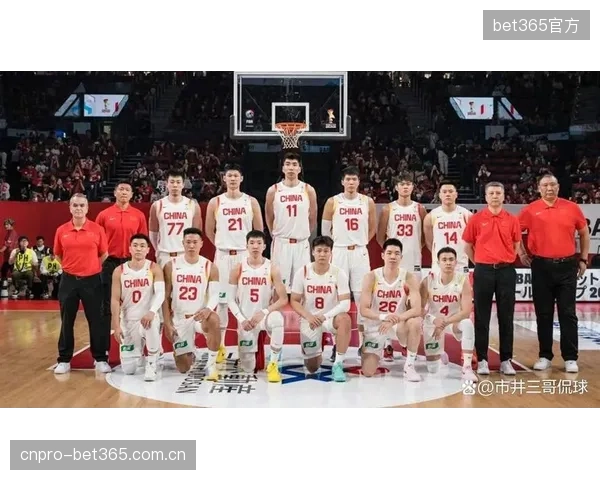 中国男篮将于6月下旬在杭州与澳大利亚、荷兰队进行热身赛，为7月的世界杯预选赛做准备。